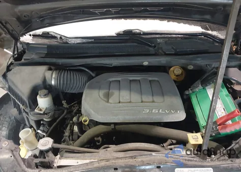 2016 Chrysler Town & Country Touring from USA, damaged, VIN 2C4RC1BG3GR105453